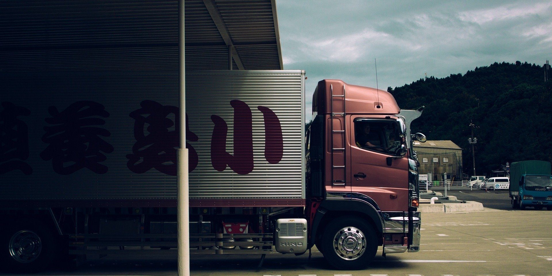 truck-1030846_1920.jpg